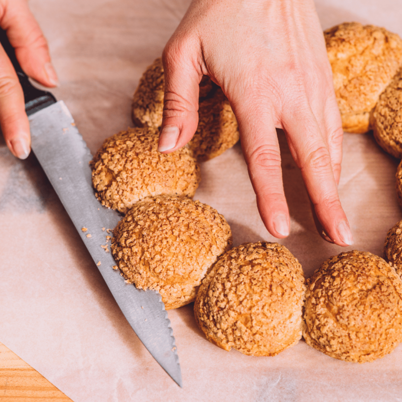 découpe de la couronne de choux avant garnissage